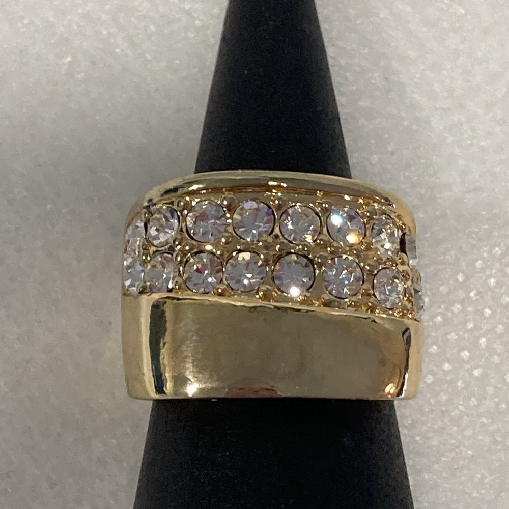 Goldtone Statement Ring Round Cubic Zirconia Crystal Stone Design - Size 8